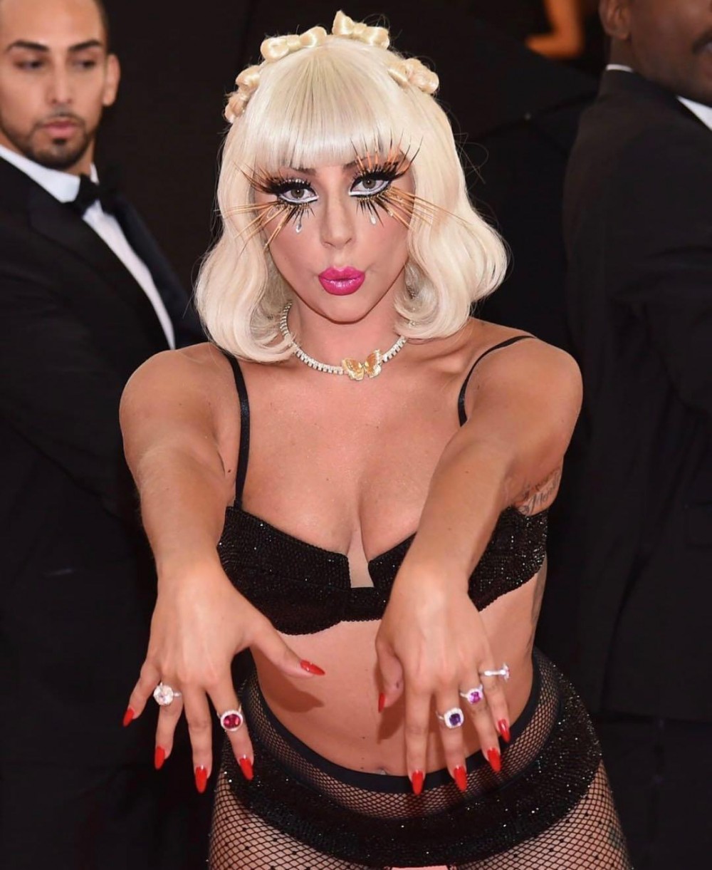 敢曝敢我真時尚!「衣不驚人死不休」的Lady Gaga如何震撼Met Gala紅地氈?