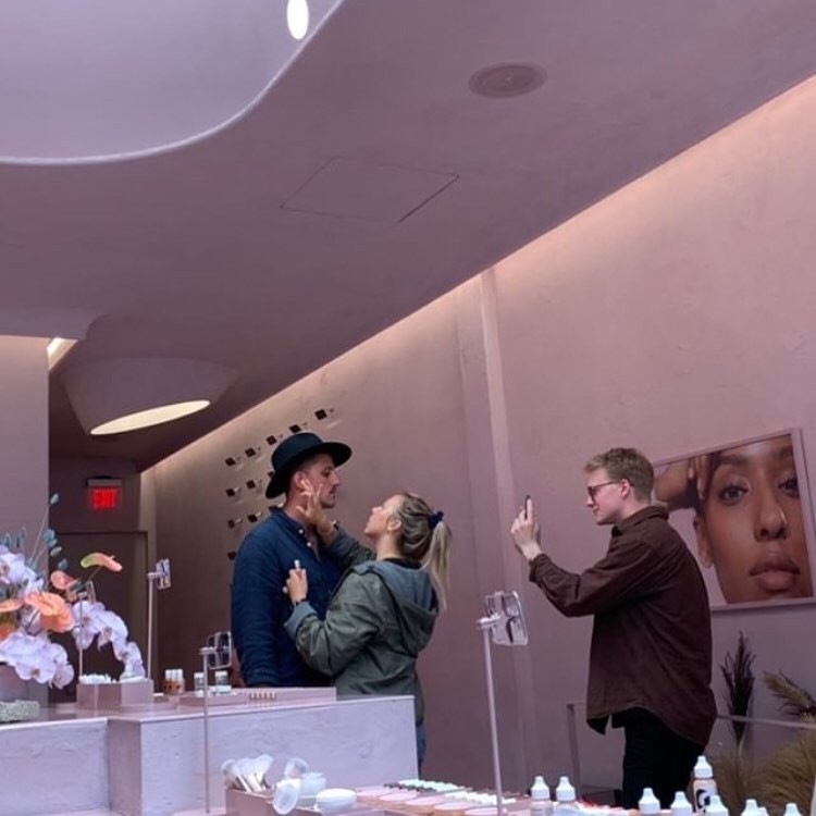 61208628_693499974439700_2458529982528780475_n