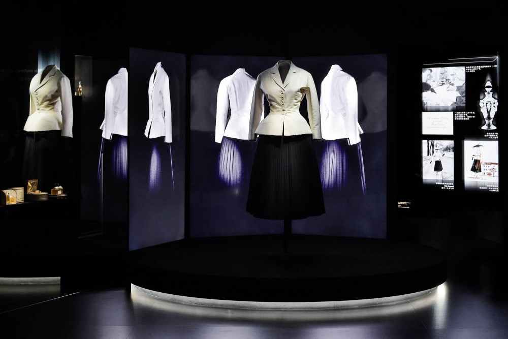 Angelababy出席MISS DIOR「Love 'N' Roses」上海展覽