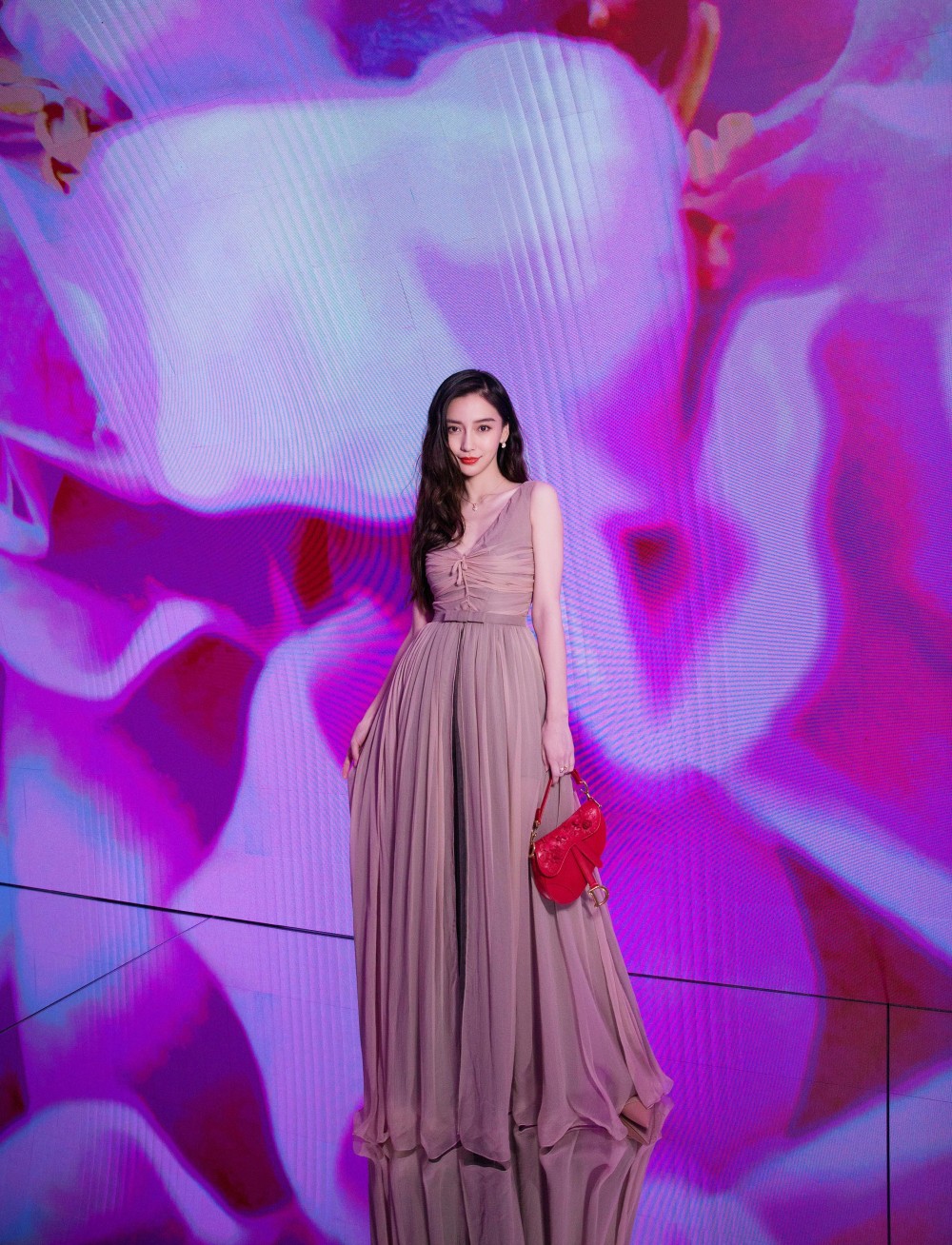 Angelababy出席MISS DIOR「Love 'N' Roses」上海展覽