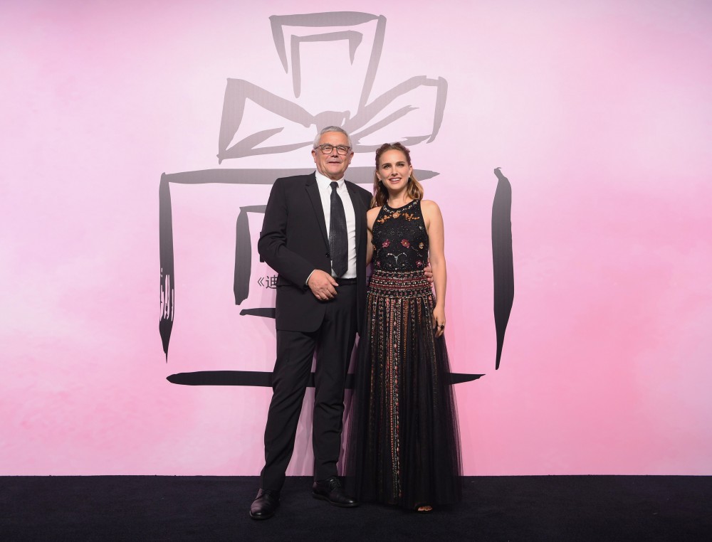 Angelababy出席MISS DIOR「Love 'N' Roses」上海展覽