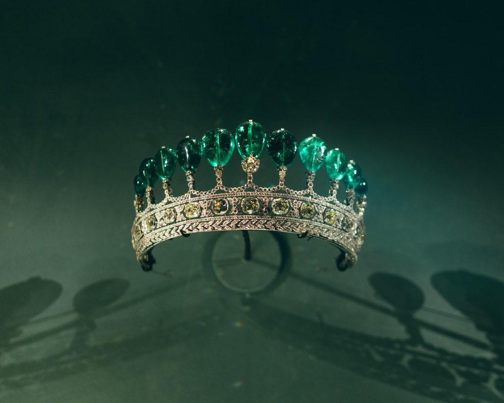 你就是自己的女皇!宋慧喬狀態回勇,貴氣籠罩摩納哥「皇室情緣珍寶藝術展」