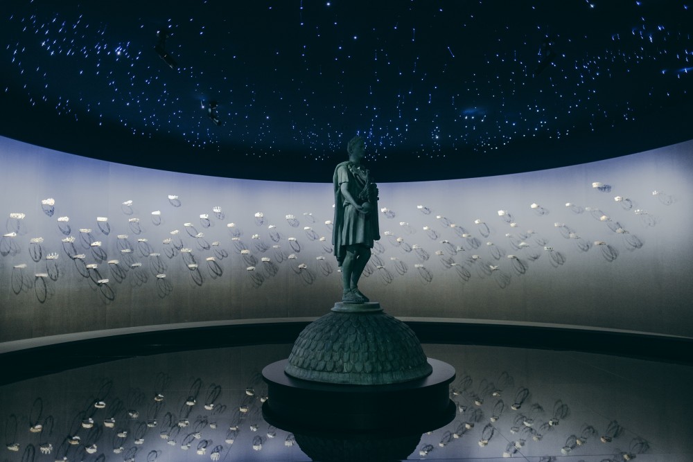 你就是自己的女皇!宋慧喬狀態回勇,貴氣籠罩摩納哥「皇室情緣珍寶藝術展」