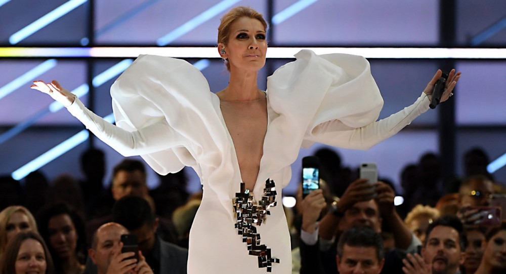 勇敢登上「Fashion Icon」寶座的Céline Dion！背後究竟隱藏什麼荒謬的美好假象？