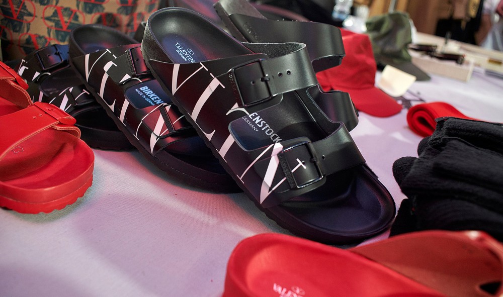 斷然拒絕Supreme提出的合作!Birkenstock為什麼願意攜手Valentino推出聯名系列?