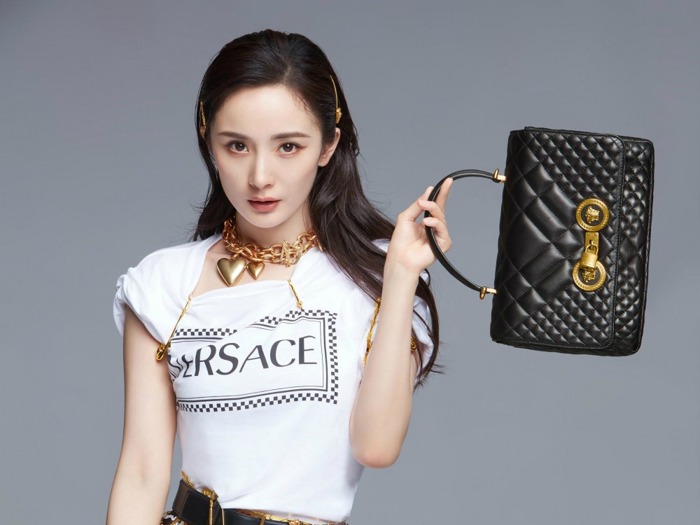 楊冪和Versace正式割席?Michael Kors和Versace的戰略部署為何棋差一著?