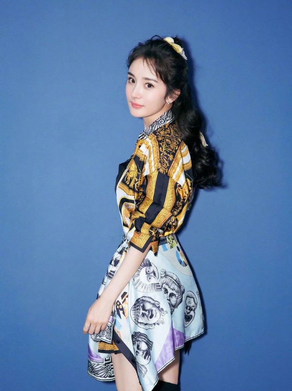 楊冪和Versace正式割席?Michael Kors和Versace的戰略部署為何棋差一著?