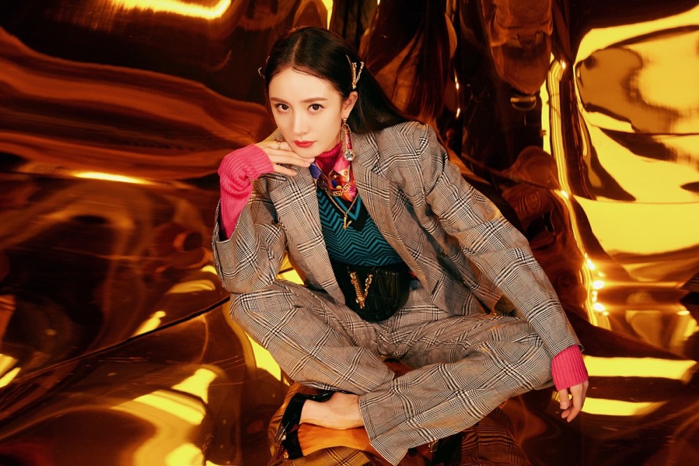 楊冪和Versace正式割席?Michael Kors和Versace的戰略部署為何棋差一著?