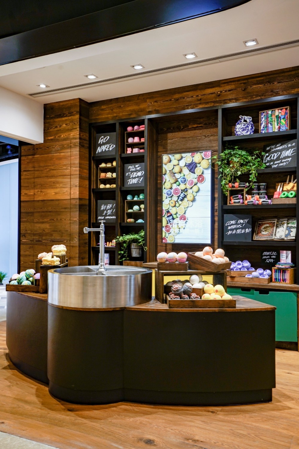 愛自己更要愛地球:LUSH新店加入環保設計,還有期間限定Carry The Cup「走杯」咖啡站