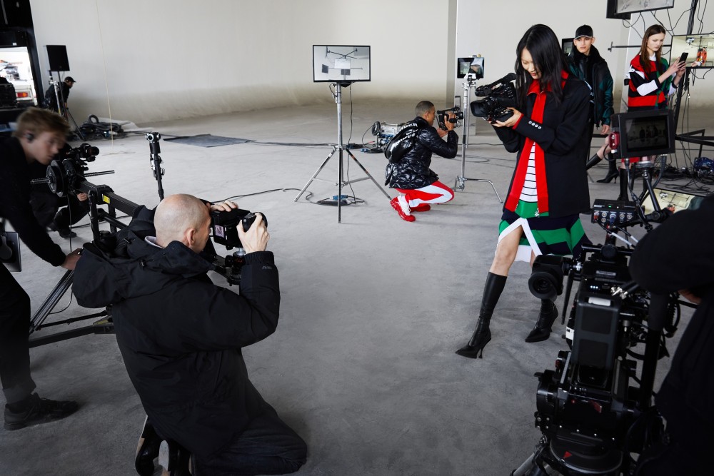 Riccardo Tisci攜手兩位傳奇攝影師！Burberry最新秋冬系列廣告為何特別？