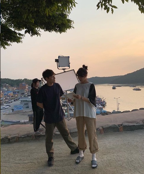 「要一起食花生嗎？」《山茶花開時》姜河那孔孝真趣談姊弟戀，告訴你最需要考量的3個現實關口