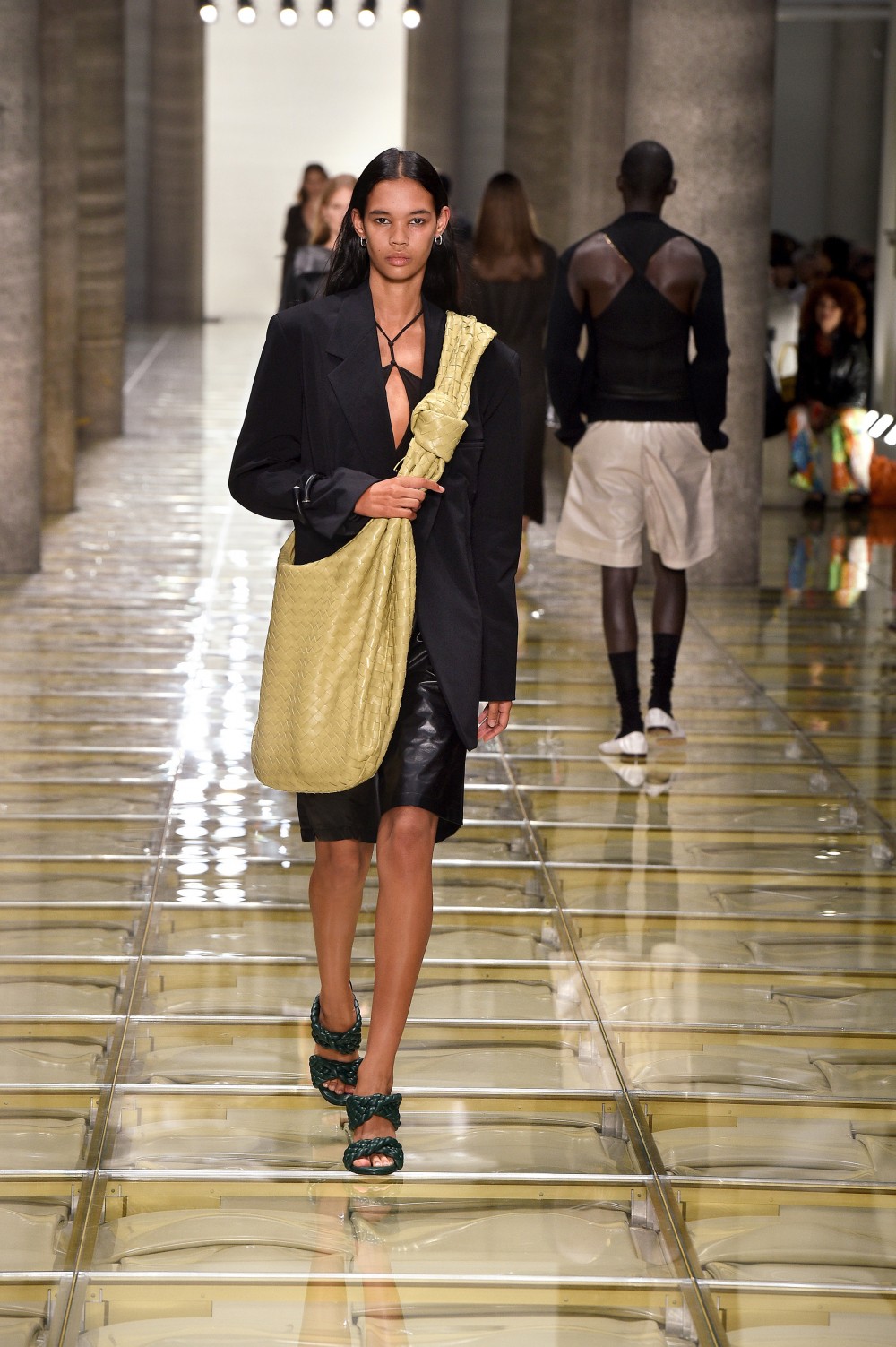 【米蘭時裝週】Bottega Veneta的幹練帥氣！Daniel Lee筆下的時尚性感！