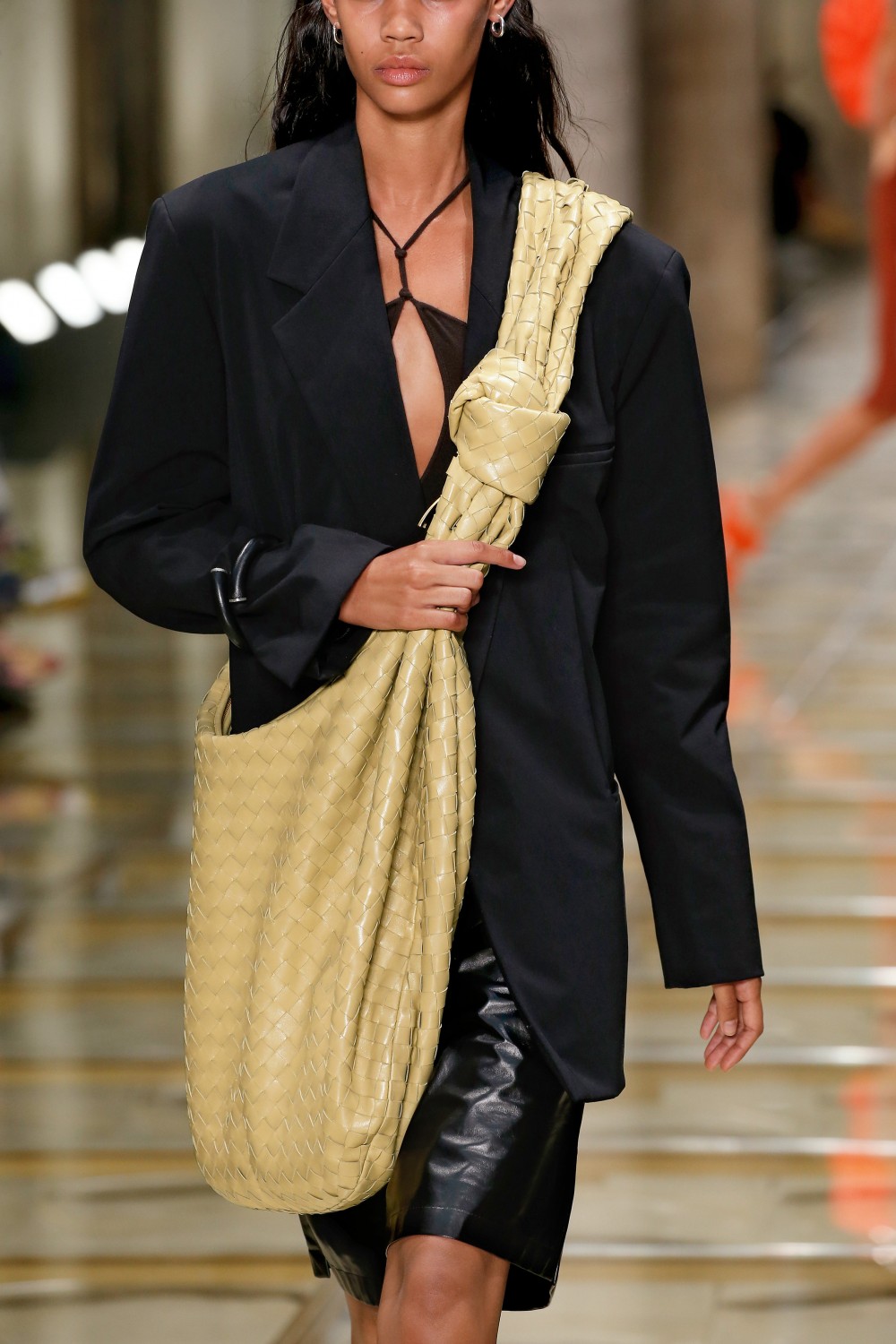 【米蘭時裝週】Bottega Veneta的幹練帥氣！Daniel Lee筆下的時尚性感！