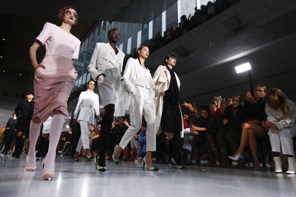 【米蘭時裝週】MaxMara筆下的女性特務！代號「007」的主角服裝？