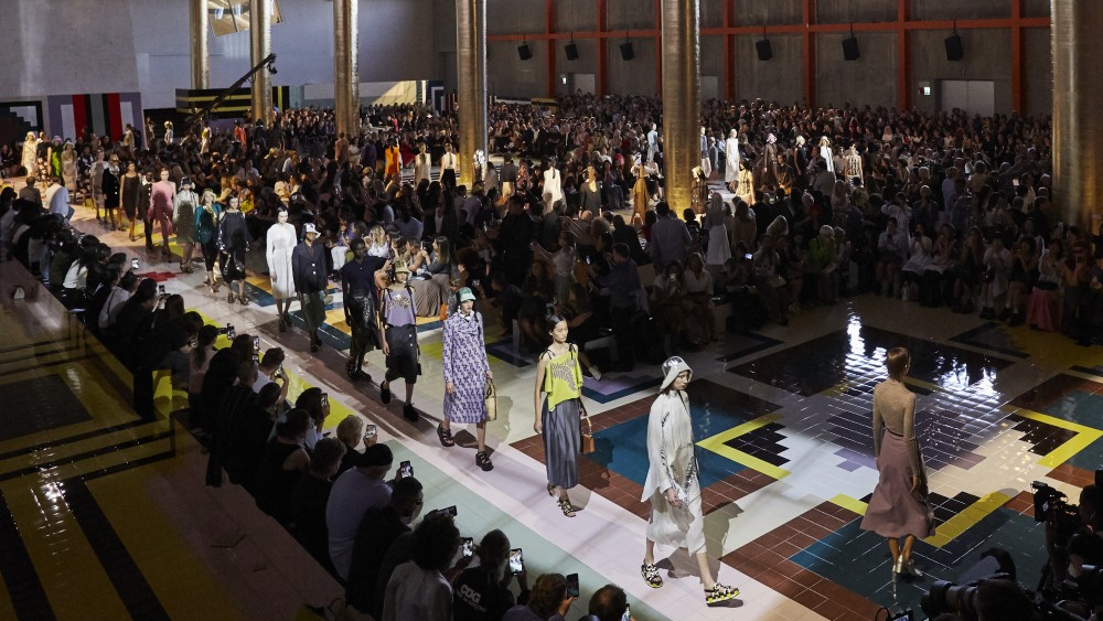 【米蘭時裝週】Prada的永恆復古魅力！Miuccia Prada重現二十年代的時尚風格！