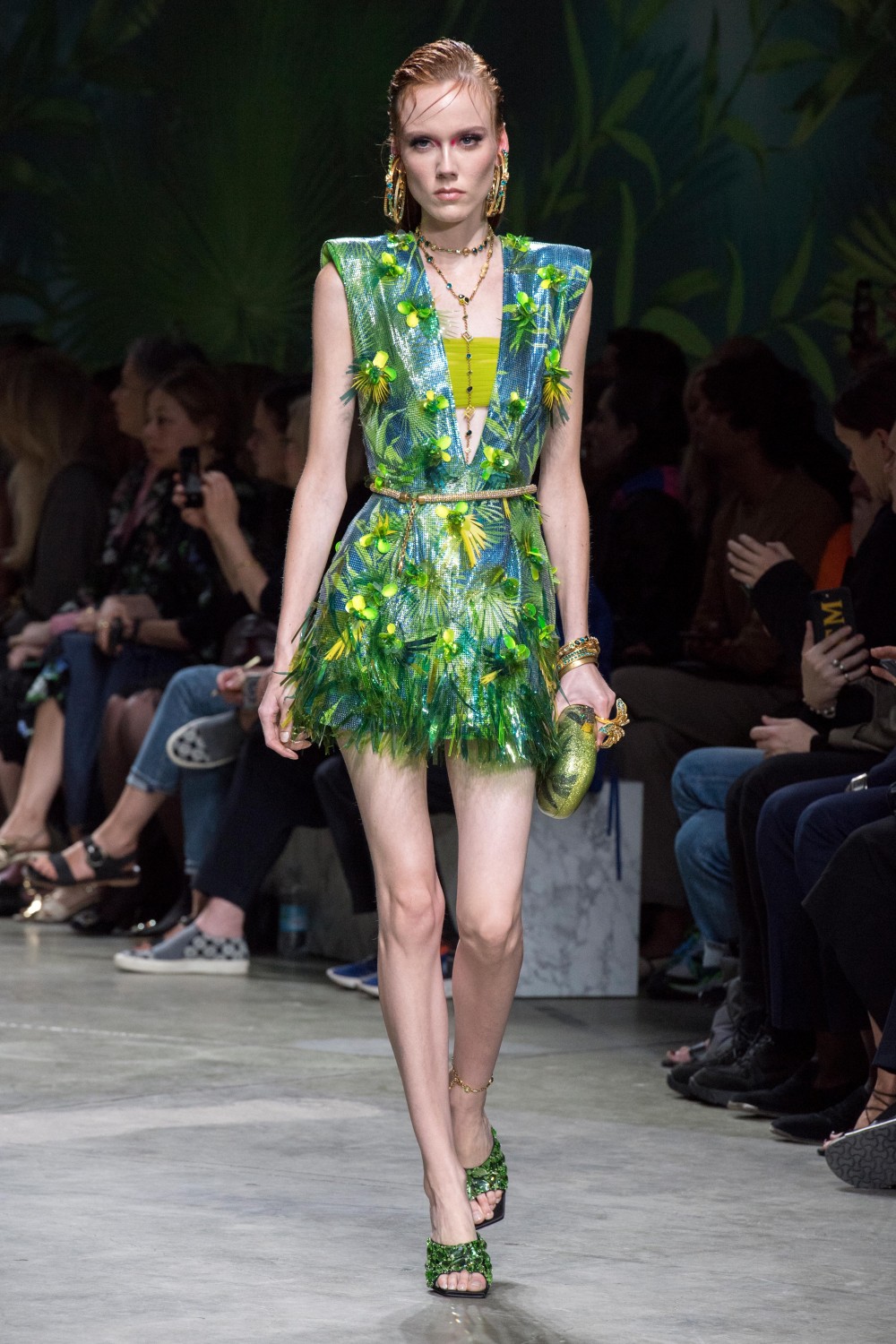 【米蘭時裝週】Versace重現二十年前的經典！Jennifer Lopez性感踏上伸展台！