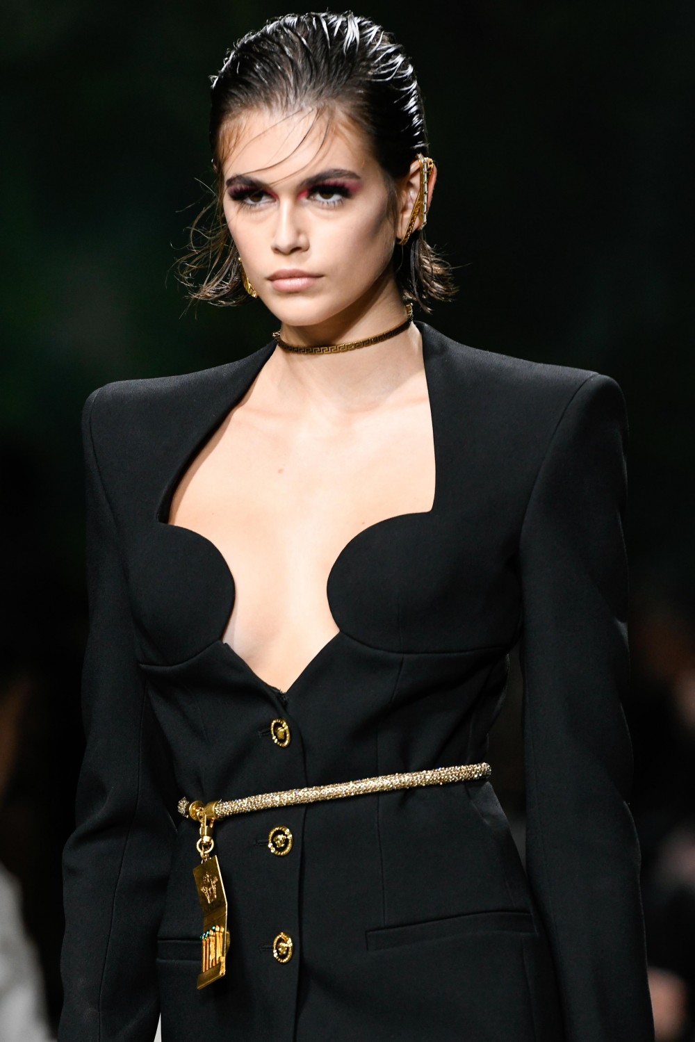 【米蘭時裝週】Versace重現二十年前的經典！Jennifer Lopez性感踏上伸展台！