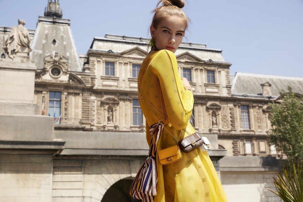 時尚界首個「It Bag」!Baguette系列經歷二十二年的時間洗禮重生成為造型配飾?