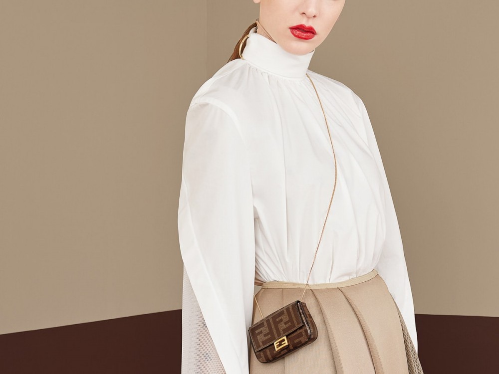 時尚界首個「It Bag」!Baguette系列經歷二十二年的時間洗禮重生成為造型配飾?