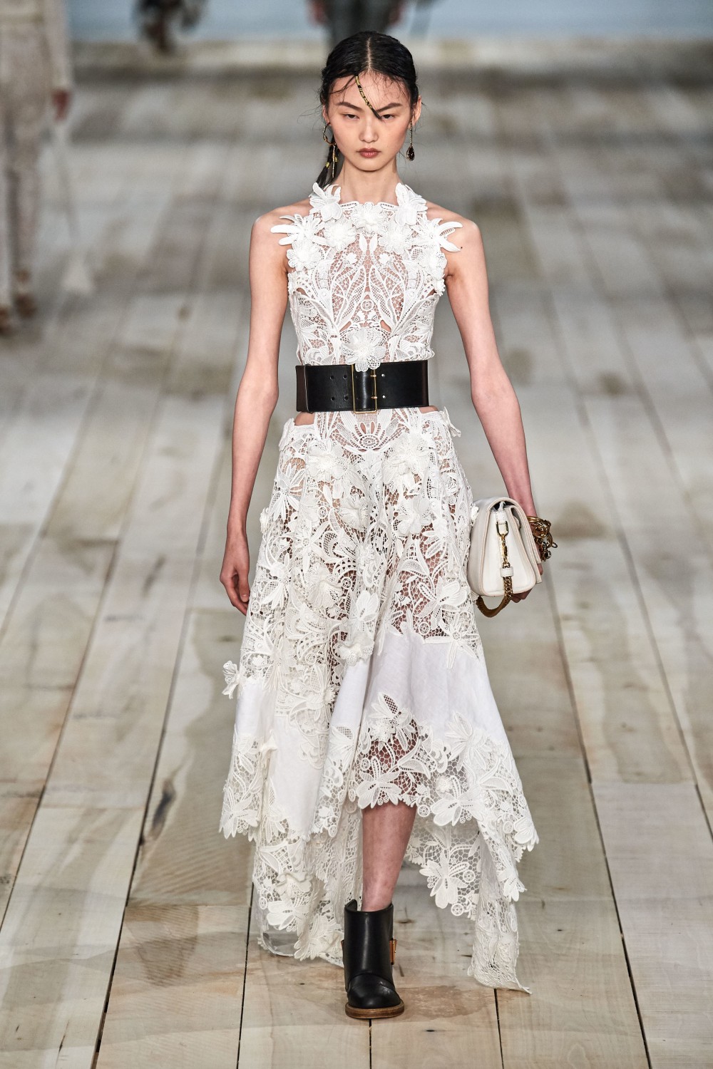 【巴黎時裝週】Alexander McQueen的叛逆不羈！Sarah Burton筆下的暗黑浪漫！