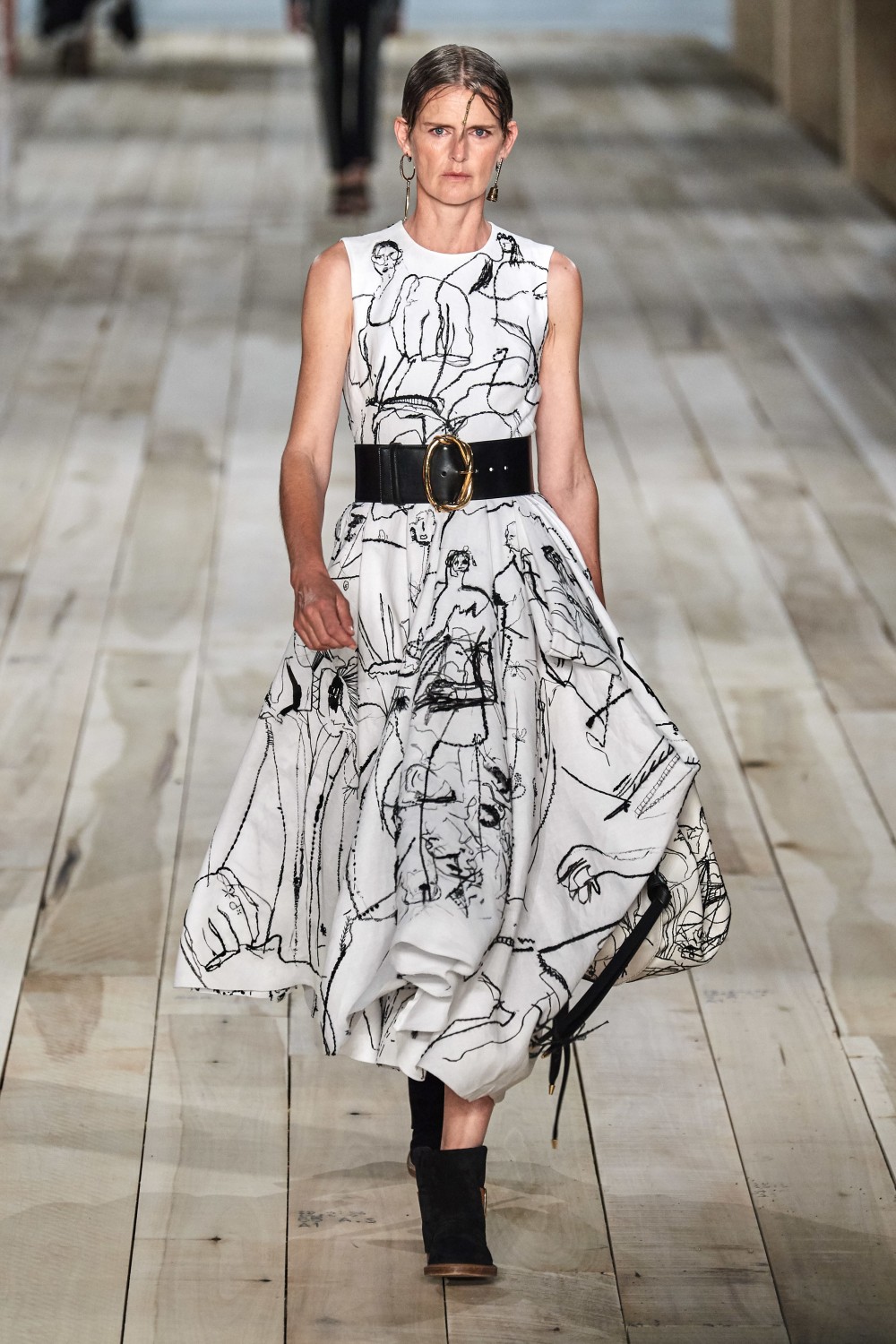 【巴黎時裝週】Alexander McQueen的叛逆不羈！Sarah Burton筆下的暗黑浪漫！