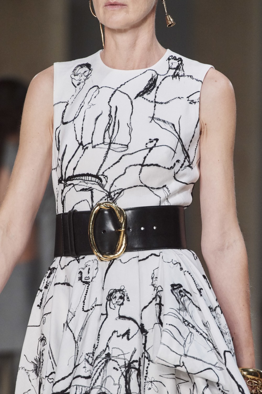 【巴黎時裝週】Alexander McQueen的叛逆不羈！Sarah Burton筆下的暗黑浪漫！