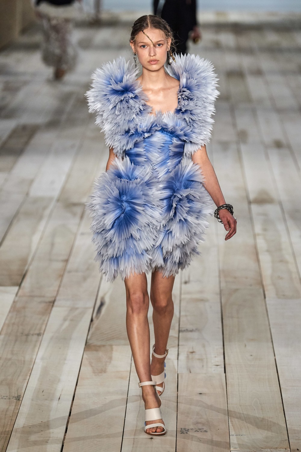 【巴黎時裝週】Alexander McQueen的叛逆不羈！Sarah Burton筆下的暗黑浪漫！