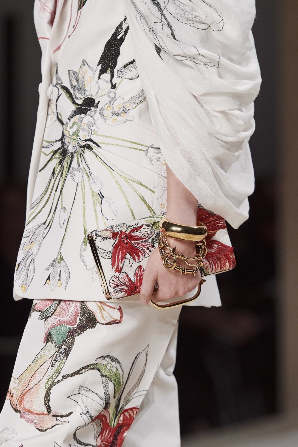 【巴黎時裝週】Alexander McQueen的叛逆不羈！Sarah Burton筆下的暗黑浪漫！