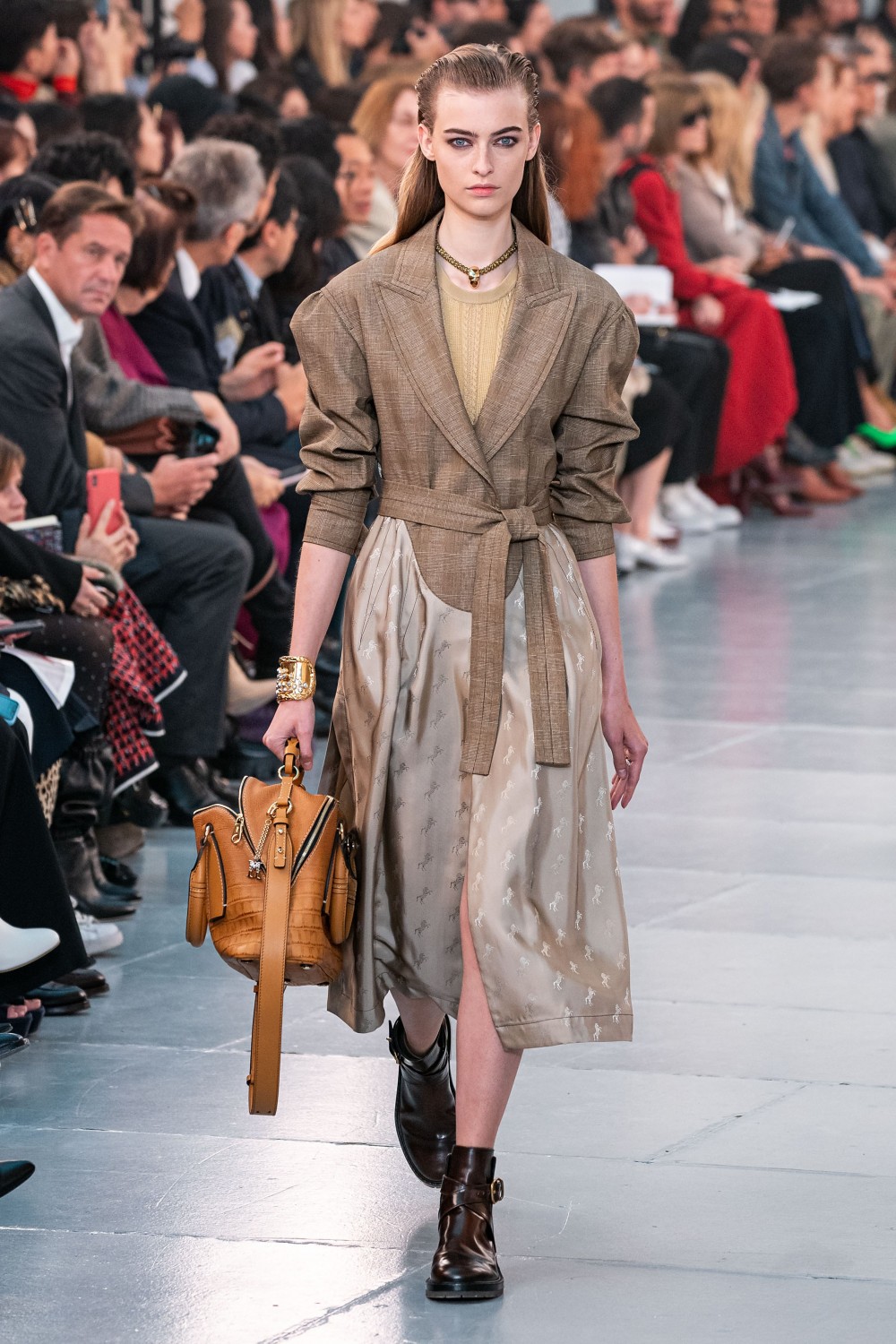 【巴黎時裝週】Chloé的浪漫不羈！Natacha Ramsay-Levi的時尚宣言！