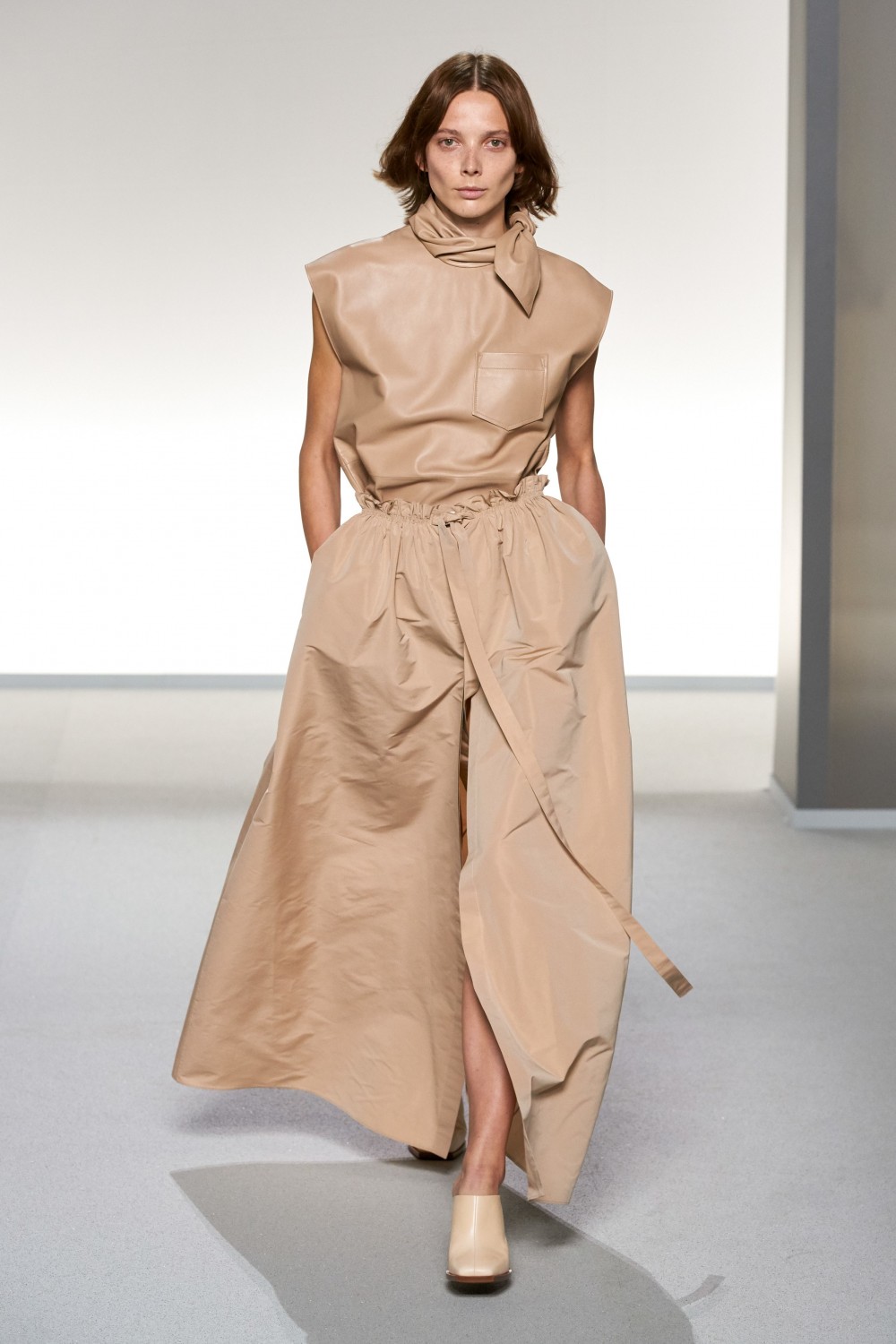 【巴黎時裝週】Givenchy的嶄新靈魂！Clare Waight Keller重新演繹九十年代的簡約美學！