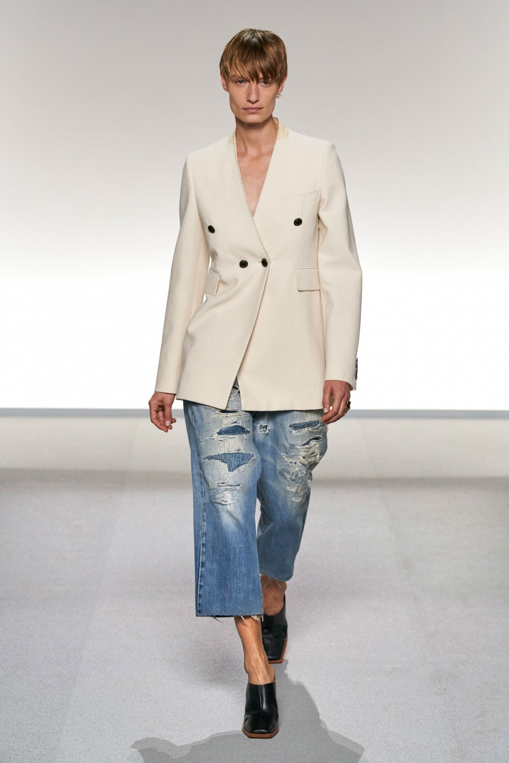 【巴黎時裝週】Givenchy的嶄新靈魂！Clare Waight Keller重新演繹九十年代的簡約美學！