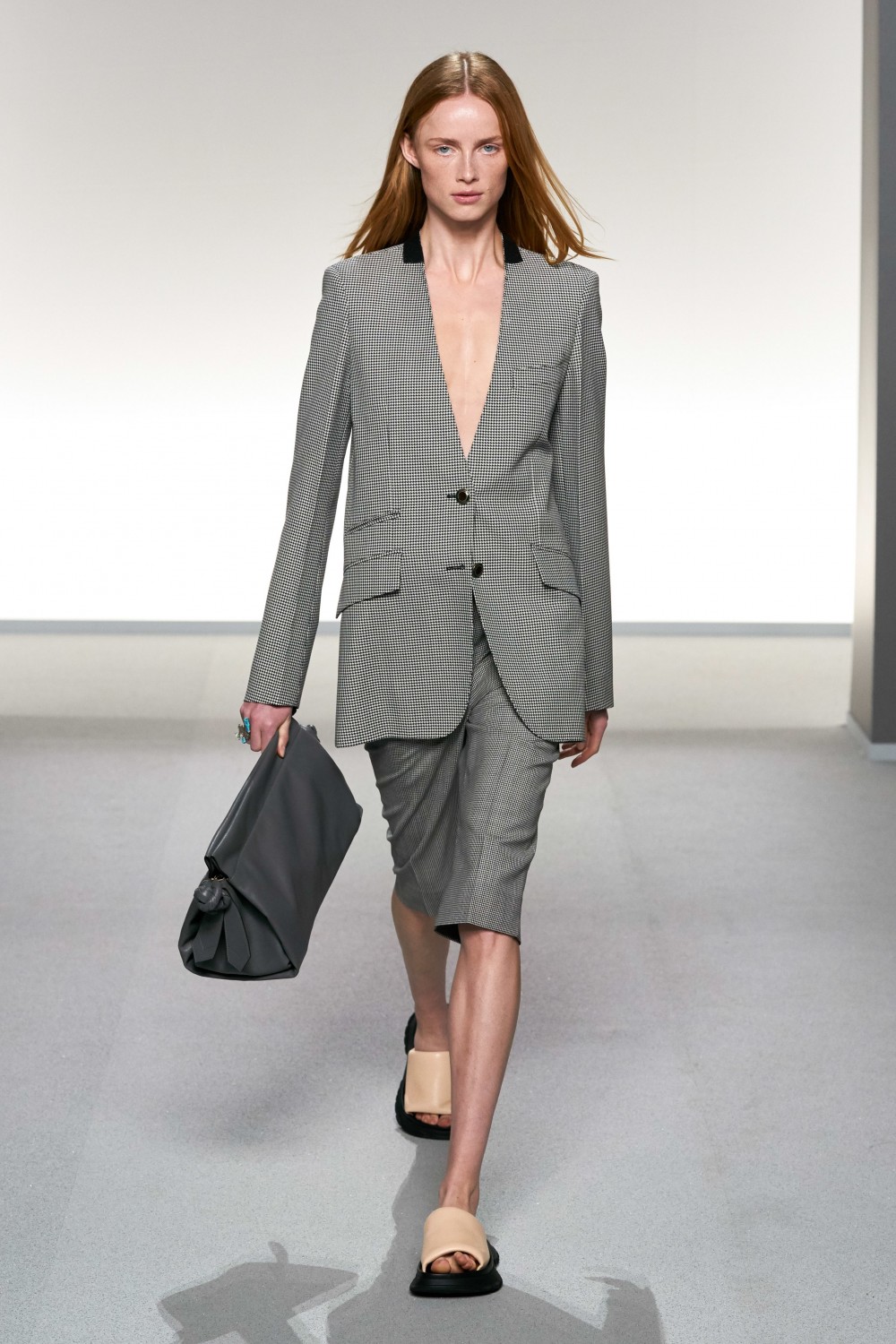 【巴黎時裝週】Givenchy的嶄新靈魂！Clare Waight Keller重新演繹九十年代的簡約美學！