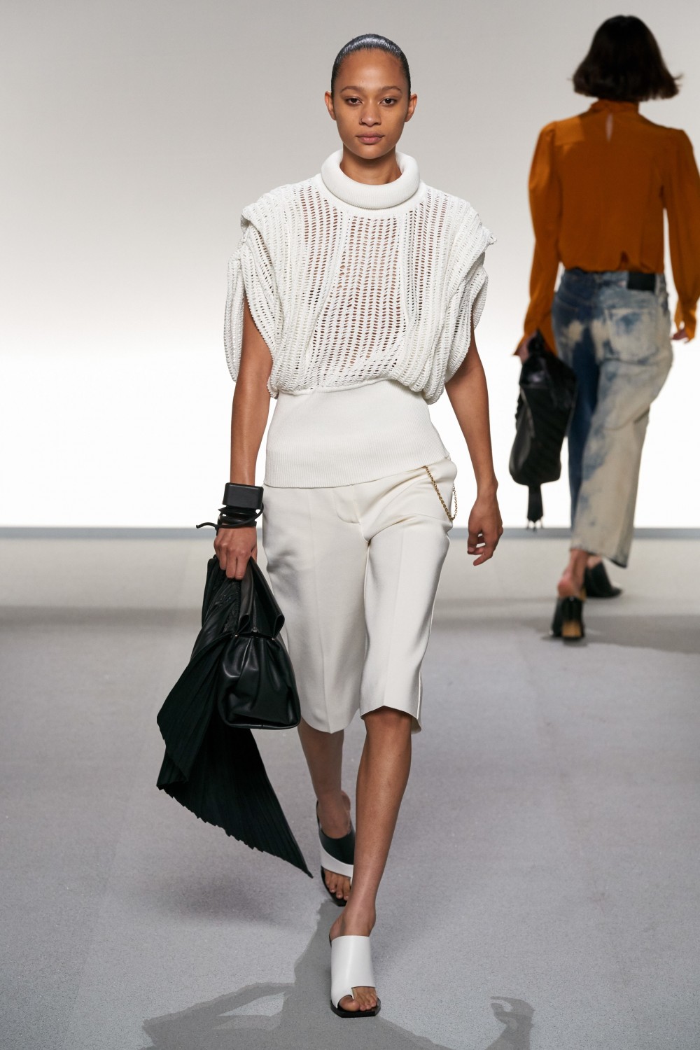 【巴黎時裝週】Givenchy的嶄新靈魂！Clare Waight Keller重新演繹九十年代的簡約美學！