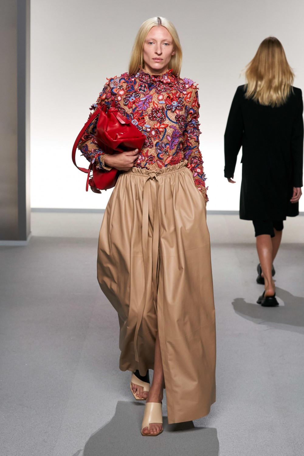 【巴黎時裝週】Givenchy的嶄新靈魂！Clare Waight Keller重新演繹九十年代的簡約美學！