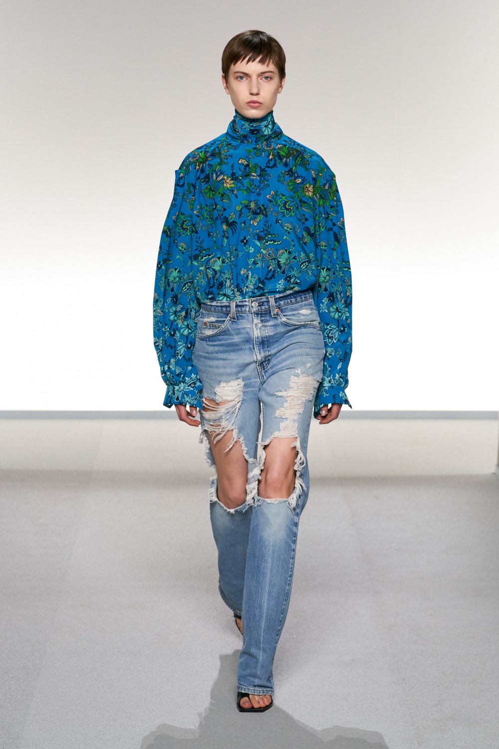 【巴黎時裝週】Givenchy的嶄新靈魂！Clare Waight Keller重新演繹九十年代的簡約美學！