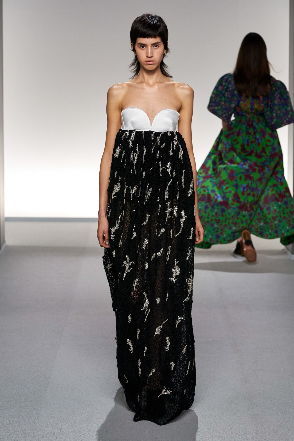 【巴黎時裝週】Givenchy的嶄新靈魂！Clare Waight Keller重新演繹九十年代的簡約美學！