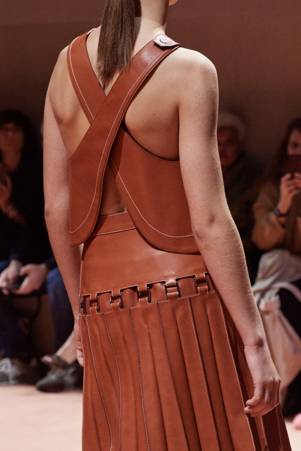 【巴黎時裝週】Hermès的簡約美學！Nadège Vanhee-Cybulski打造幹練的女性形象！