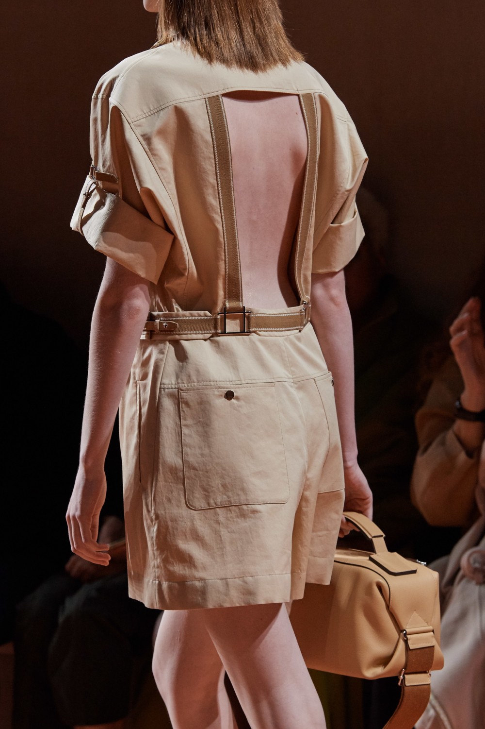 【巴黎時裝週】Hermès的簡約美學！Nadège Vanhee-Cybulski打造幹練的女性形象！