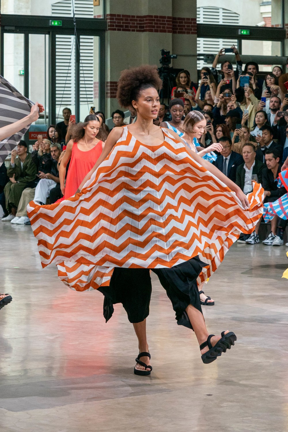 【巴黎時裝週】ISSEY MIYAKE的歡愉時刻！近藤悟史譜寫的輕快樂曲！