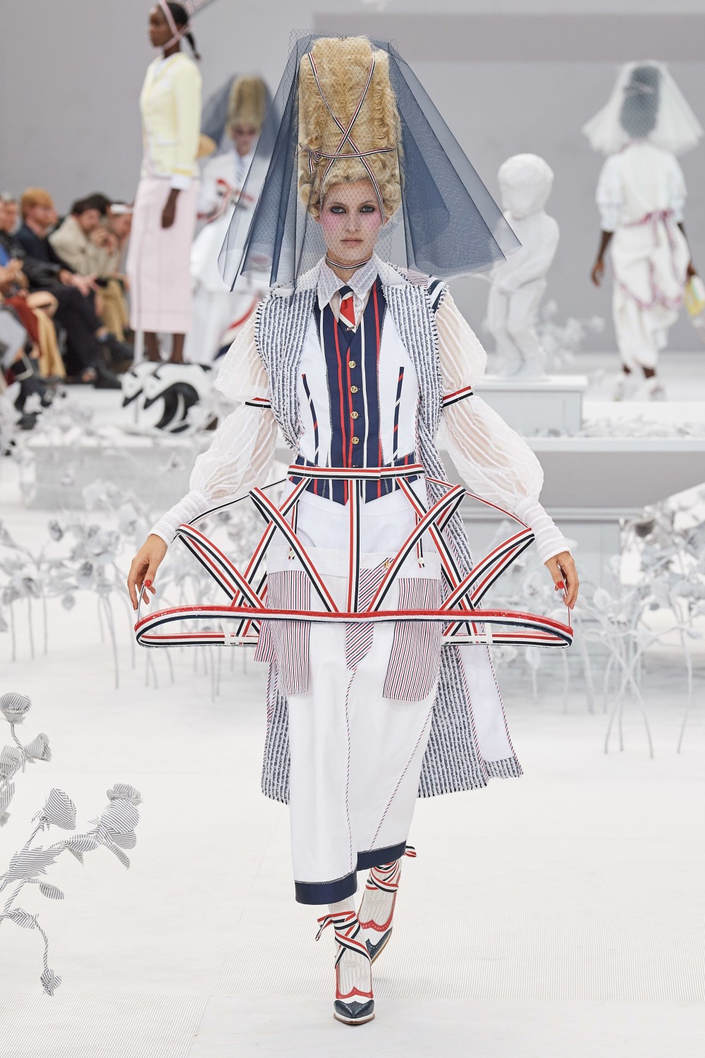 【巴黎時裝週】Thom Browne的怪誕浪漫！巴洛克時代的奢華宮廷風格！