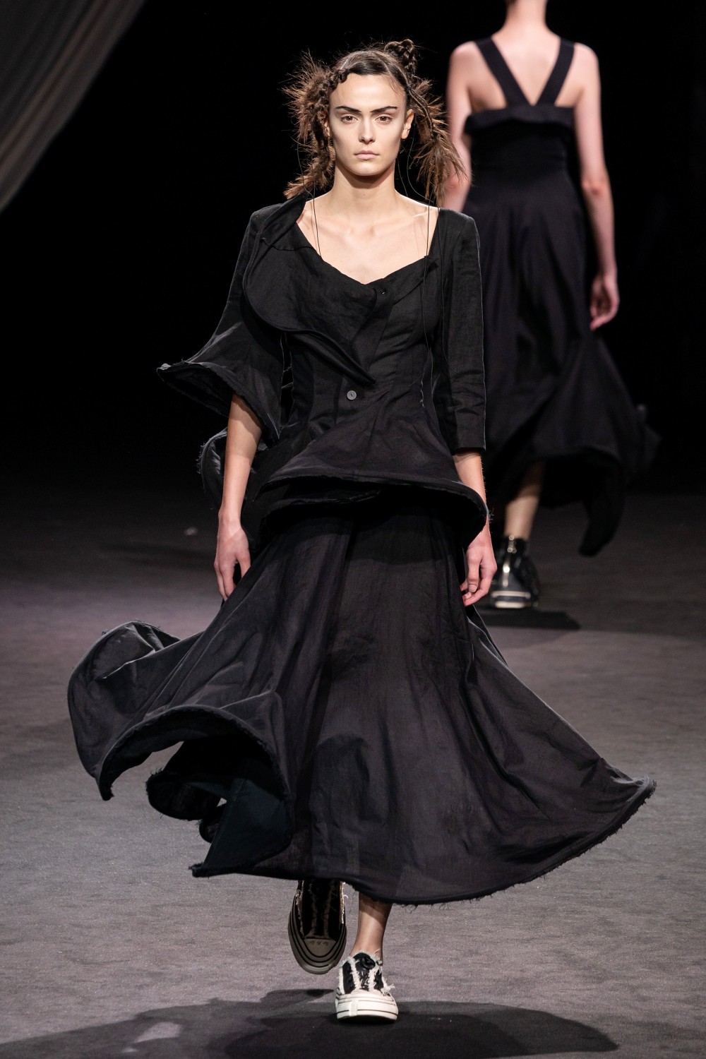 【巴黎時裝週】Yohji Yamamoto的未來！山本耀司的鮮花和絕望之歌！