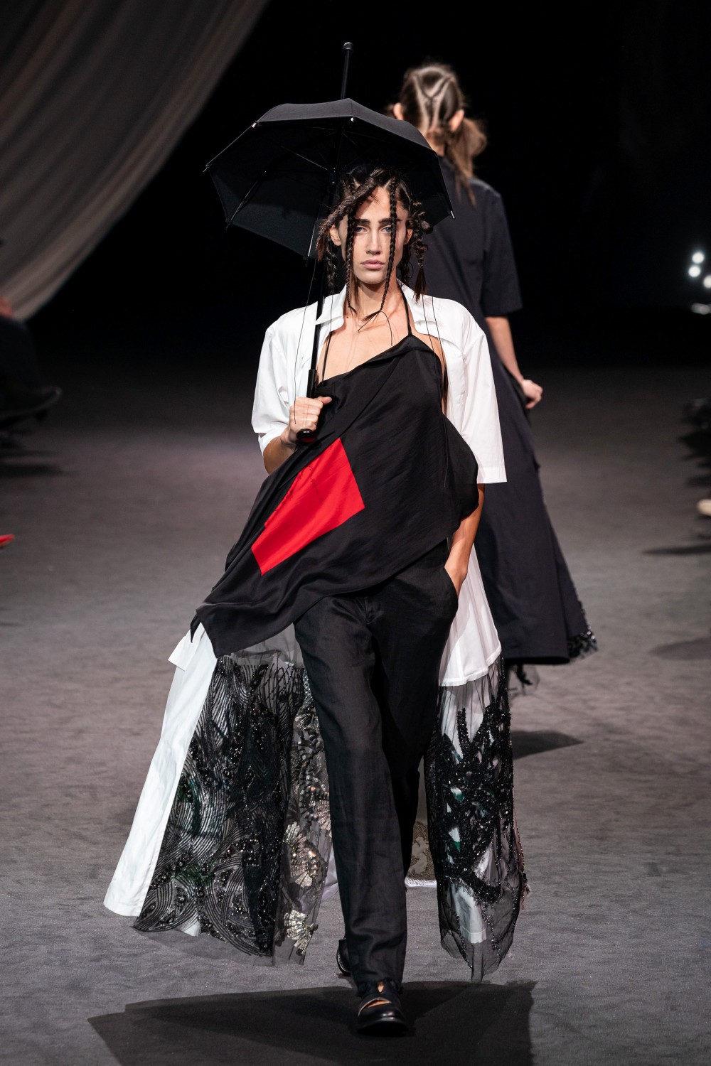 【巴黎時裝週】Yohji Yamamoto的未來！山本耀司的鮮花和絕望之歌！