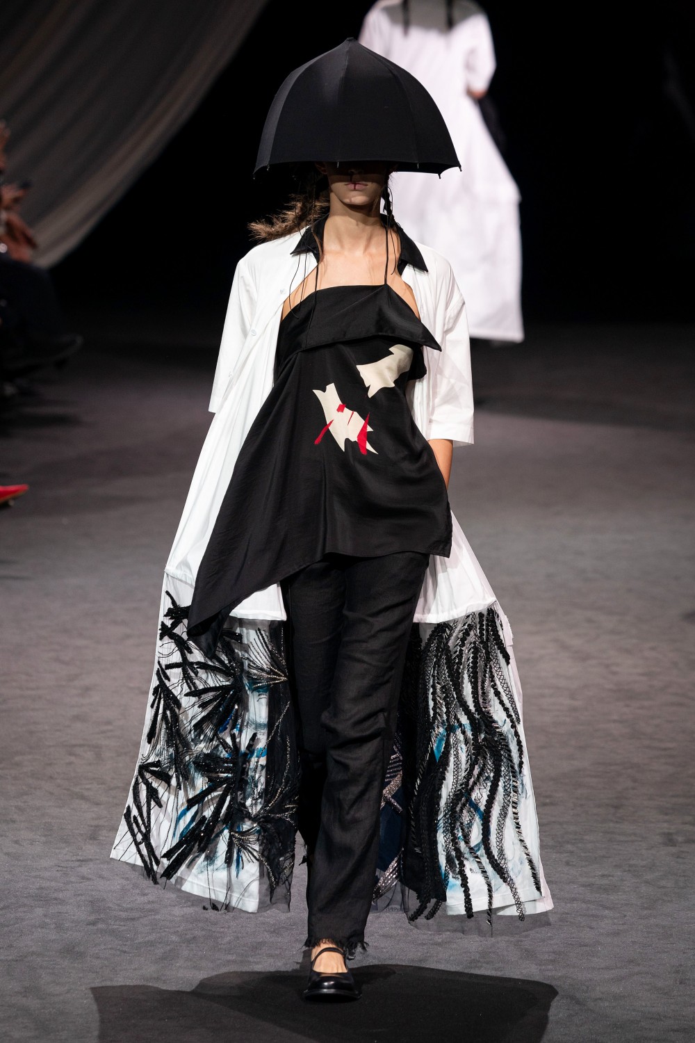 【巴黎時裝週】Yohji Yamamoto的未來！山本耀司的鮮花和絕望之歌！