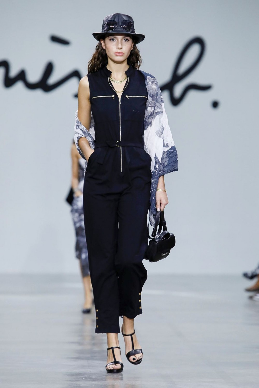 【巴黎時裝週】agnès b.的感官饗宴！Agnès Troublé完美融合時尚和藝術的浪漫系列！