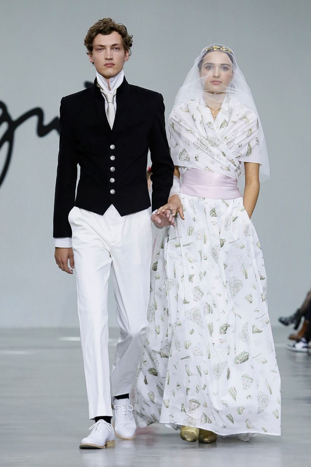 【巴黎時裝週】agnès b.的感官饗宴！Agnès Troublé完美融合時尚和藝術的浪漫系列！