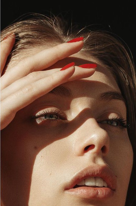 多重防禦功效的防曬霜,其作用已經超越了防曬,還擔當抗污,抗敏和保濕修護等角色