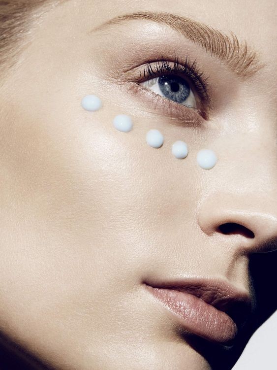 想擺脫黑眼圈和眼紋 用眼霜保養 還是戒掉都市病壞習慣