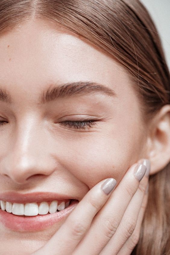 粉底不貼臉不但浮粉還會Click粉 所以要做好保濕和抗皺保養