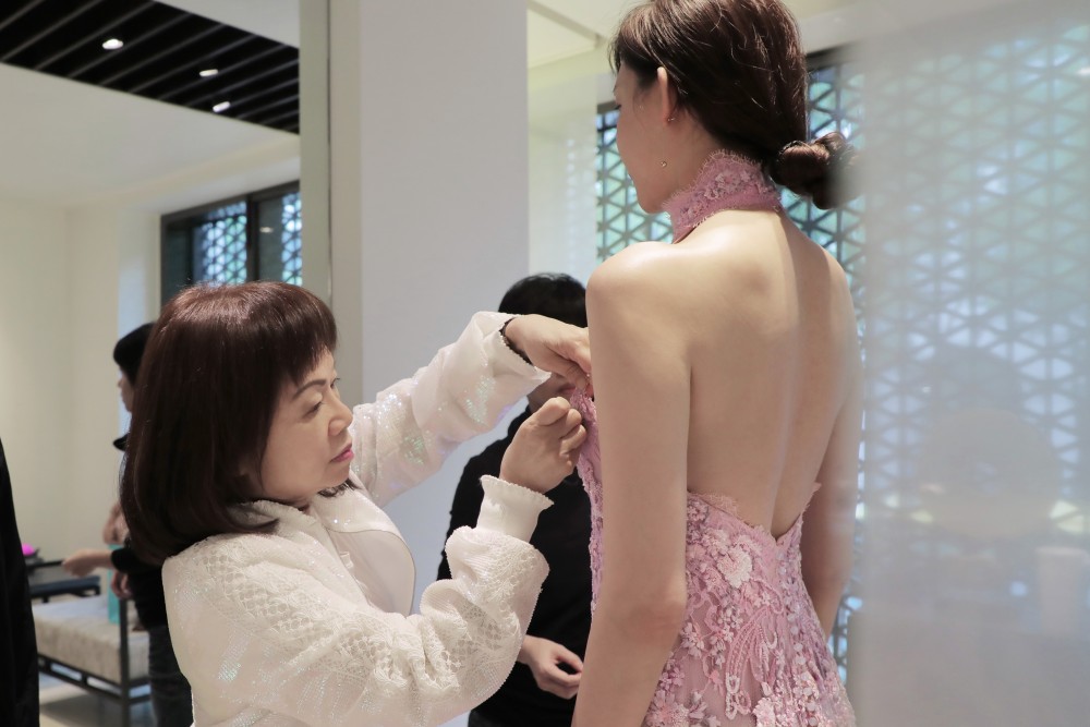 「世紀婚禮」的婚紗和禮服選擇！究竟哪個時尚品牌能夠獲得林志玲的垂青？