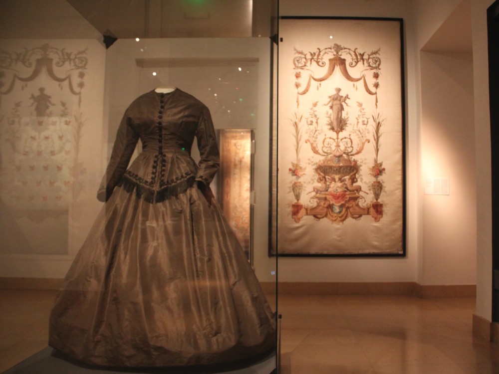 傳奇展覽訴說時尚天才和材質從未曝光故事!Yves Saint Laurent和里昂最密不可分的關係!